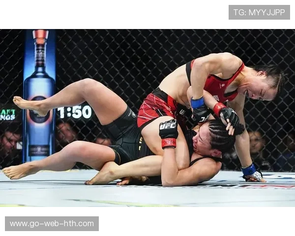 UFC拳手怒走回更衣室：一场赛场上的情绪风暴